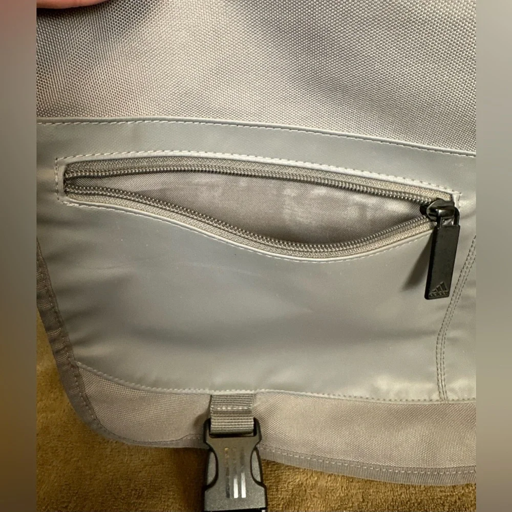 Adidas Laptop Messenger Bag Gray Shoulder Strap Padded Briefcase 329761 JDE002
